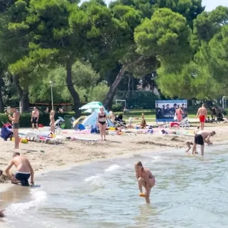 U S Bazenom Blizu Mora Plavi Apartman *