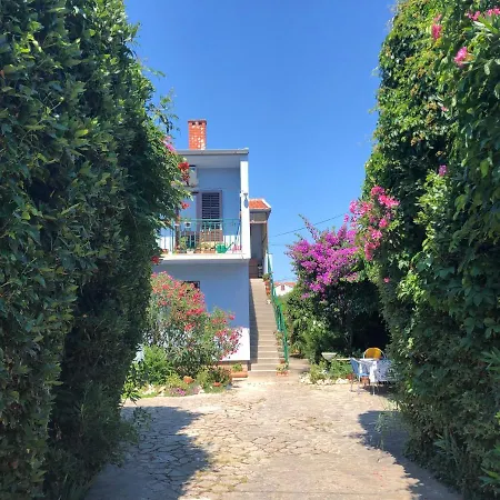 Apartment U S Bazenom Blizu Mora Plavi