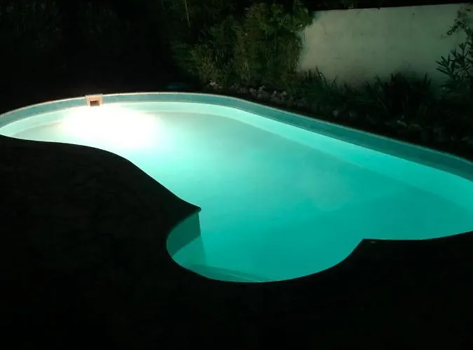 U S Bazenom Blizu Mora Plavi Apartman Zára