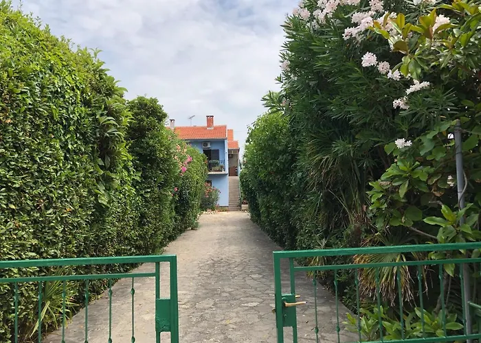 U S Bazenom Blizu Mora Plavi Apartman *